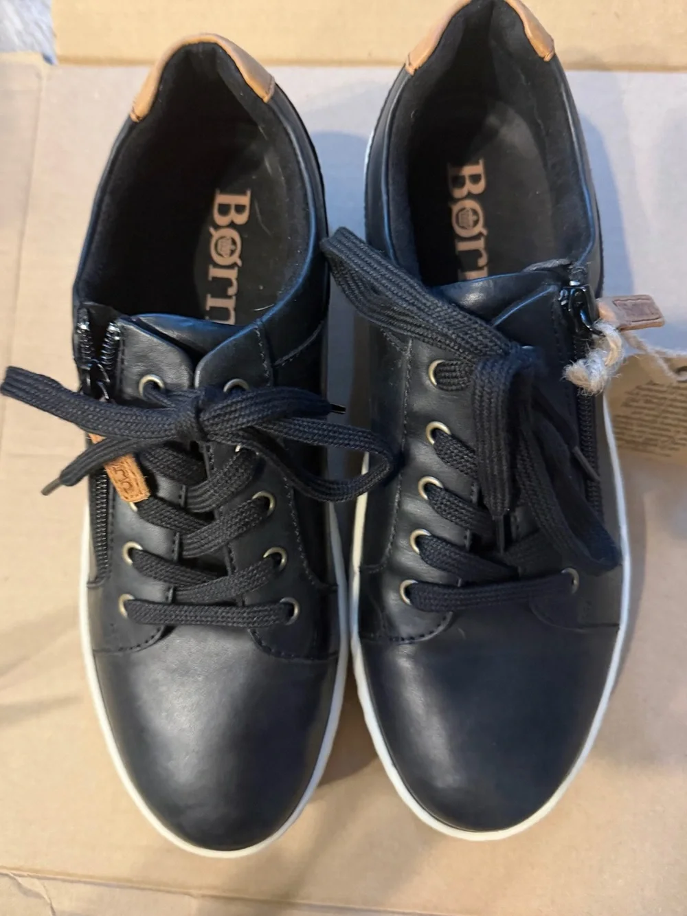 NWT- Women’s Born Moxie Zip Sneaker / 9